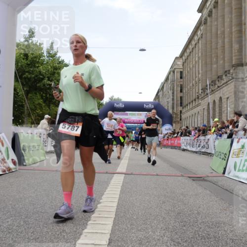 06.09.2026 - CURREX Alsterlauf Yannick Fuchs http://msf.ph/oto/10225860 06.09.2026 10:16:22 Ziel 2614, 2744, 2881, 2884, 2910, 3189, 3867, 4314, 4315, 4366, 4396, 4455, 4820, 4821, 5559, 5564, 5787 meine-sportfotos.de