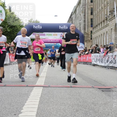 06.09.2026 - CURREX Alsterlauf Yannick Fuchs http://msf.ph/oto/10225862 06.09.2026 10:16:22 Ziel 2614, 2744, 2881, 2884, 2910, 3189, 3867, 4314, 4315, 4366, 4396, 4455, 4820, 4821, 5559, 5564, 5787 meine-sportfotos.de