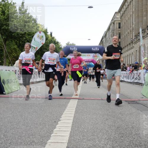 06.09.2026 - CURREX Alsterlauf Yannick Fuchs http://msf.ph/oto/10225867 06.09.2026 10:16:23 Ziel 2614, 2744, 2881, 2884, 2888, 2910, 3189, 3867, 4314, 4315, 4366, 4396, 4455, 4820, 4821, 5559, 5564, 5787 meine-sportfotos.de