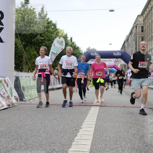 06.09.2026 - CURREX Alsterlauf Yannick Fuchs http://msf.ph/oto/10225868 06.09.2026 10:16:23 Ziel 2614, 2744, 2881, 2884, 2888, 2910, 3189, 3867, 4314, 4315, 4366, 4396, 4455, 4820, 4821, 5559, 5564, 5787 meine-sportfotos.de