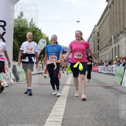 06.09.2026 - CURREX Alsterlauf Yannick Fuchs http://msf.ph/oto/10225874 06.09.2026 10:16:25 Ziel 2744, 2851, 2888, 2910, 3015, 3019, 3189, 4314, 4315, 4366, 4396, 4820, 4821, 5578, 5787 meine-sportfotos.de
