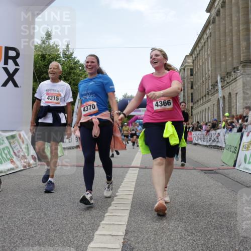 06.09.2026 - CURREX Alsterlauf Yannick Fuchs http://msf.ph/oto/10225877 06.09.2026 10:16:25 Ziel 2744, 2851, 2888, 2910, 3015, 3019, 3189, 4314, 4315, 4366, 4396, 4820, 4821, 5578, 5787 meine-sportfotos.de