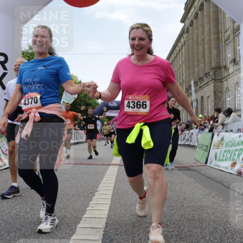 06.09.2026 - CURREX Alsterlauf Yannick Fuchs http://msf.ph/oto/10225881 06.09.2026 10:16:26 Ziel 2431, 2432, 2744, 2851, 2880, 2887, 2888, 2910, 3015, 3019, 3189, 4314, 4315, 4366, 4396, 4820, 4821, 5578, 5787 meine-sportfotos.de