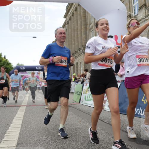 06.09.2026 - CURREX Alsterlauf Yannick Fuchs http://msf.ph/oto/10225895 06.09.2026 10:16:30 Ziel 2431, 2432, 2744, 2851, 2880, 2887, 2888, 2910, 3015, 3019, 3788, 4314, 4315, 4366, 4820, 4821, 5578, 6217 meine-sportfotos.de