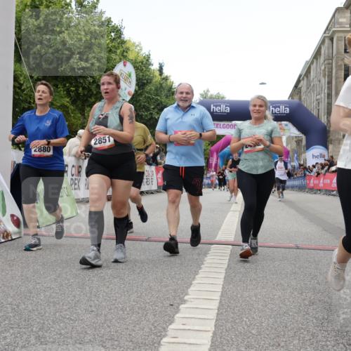 06.09.2026 - CURREX Alsterlauf Yannick Fuchs http://msf.ph/oto/10225898 06.09.2026 10:16:31 Ziel 2431, 2432, 2744, 2851, 2880, 2887, 2888, 3015, 3019, 3508, 3509, 3788, 4366, 4820, 4821, 5578, 6217 meine-sportfotos.de