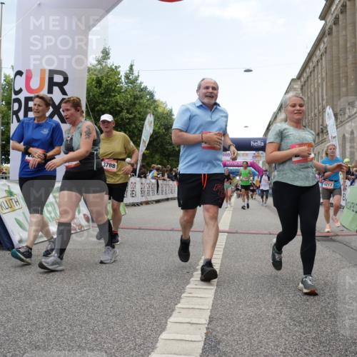 06.09.2026 - CURREX Alsterlauf Yannick Fuchs http://msf.ph/oto/10225905 06.09.2026 10:16:32 Ziel 2431, 2432, 2744, 2851, 2880, 2887, 2888, 3015, 3019, 3508, 3509, 3788, 4820, 4821, 5578, 6217, 8283 meine-sportfotos.de
