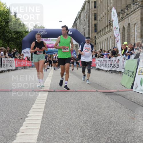 06.09.2026 - CURREX Alsterlauf Yannick Fuchs http://msf.ph/oto/10225916 06.09.2026 10:16:36 Ziel 2431, 2432, 2736, 2851, 2880, 2887, 3015, 3019, 3508, 3509, 3788, 5578, 5672, 6217, 8283 meine-sportfotos.de