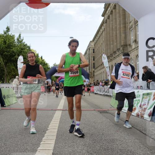 06.09.2026 - CURREX Alsterlauf Yannick Fuchs http://msf.ph/oto/10225917 06.09.2026 10:16:38 Ziel 2328, 2431, 2432, 2454, 2578, 2736, 2880, 2887, 3290, 3508, 3509, 3645, 3788, 4123, 4220, 4613, 5307, 5308, 5672, 6217, 8283 meine-sportfotos.de