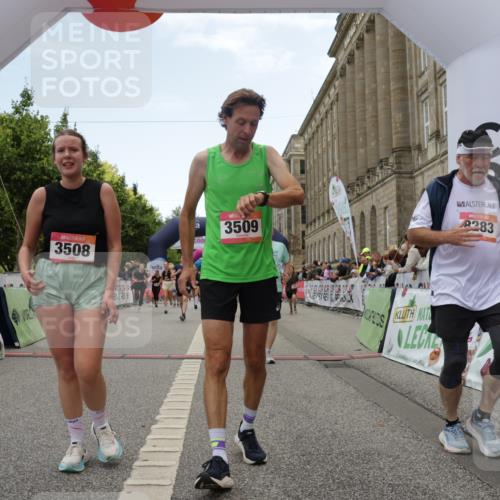 06.09.2026 - CURREX Alsterlauf Yannick Fuchs http://msf.ph/oto/10225920 06.09.2026 10:16:38 Ziel 2328, 2431, 2432, 2454, 2578, 2736, 2880, 2887, 3290, 3508, 3509, 3645, 3788, 4123, 4220, 4613, 5307, 5308, 5672, 6217, 8283 meine-sportfotos.de