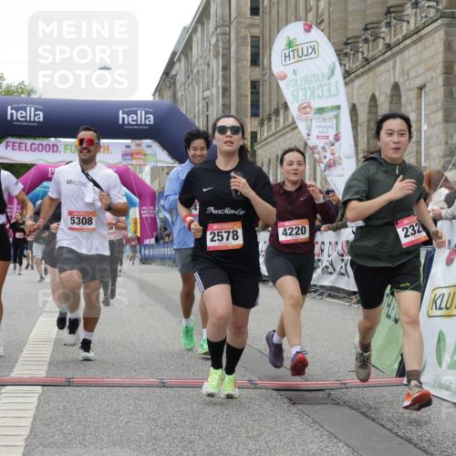 06.09.2026 - CURREX Alsterlauf Yannick Fuchs http://msf.ph/oto/10225932 06.09.2026 10:16:42 Ziel 2328, 2454, 2578, 2736, 2859, 3167, 3290, 3330, 3508, 3509, 3645, 4123, 4220, 4613, 5307, 5308, 5672, 5859, 8283 meine-sportfotos.de
