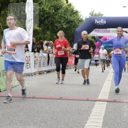 06.09.2026 - CURREX Alsterlauf Yannick Fuchs http://msf.ph/oto/10225952 06.09.2026 10:16:47 Ziel 2328, 2454, 2578, 2859, 3167, 3169, 3290, 3330, 3633, 3645, 4123, 4220, 4353, 4613, 5307, 5308, 5672, 5859, 8102 meine-sportfotos.de