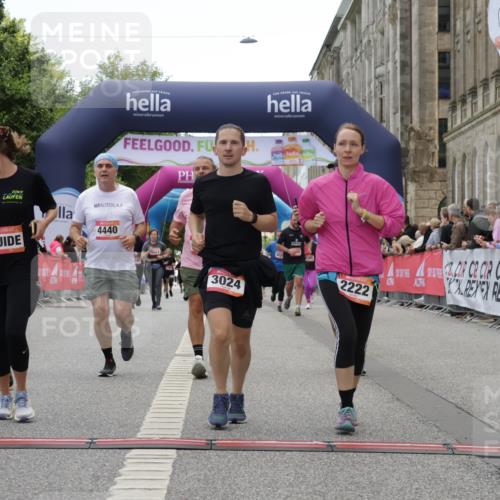 06.09.2026 - CURREX Alsterlauf Yannick Fuchs http://msf.ph/oto/10225971 06.09.2026 10:16:52 Ziel 2222, 2859, 3024, 3167, 3169, 3330, 3633, 4353, 4439, 4440, 4477, 4750, 4756, 5859, 6087, 8102 meine-sportfotos.de