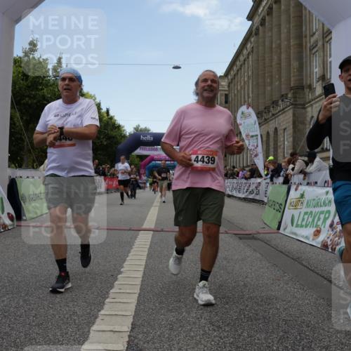 06.09.2026 - CURREX Alsterlauf Yannick Fuchs http://msf.ph/oto/10225988 06.09.2026 10:16:55 Ziel 2222, 3024, 3169, 3633, 4353, 4439, 4440, 4477, 4592, 4750, 4756, 5875, 6025, 6087, 8102, 8235 meine-sportfotos.de