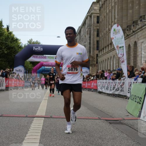 06.09.2026 - CURREX Alsterlauf Yannick Fuchs http://msf.ph/oto/10226061 06.09.2026 10:17:17 Ziel 1092, 2129, 2368, 2688, 2922, 3199, 3459, 5223, 5615, 5872, 5876, 6143 meine-sportfotos.de