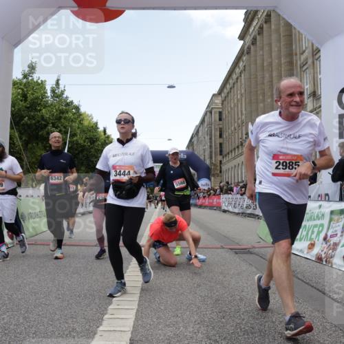 06.09.2026 - CURREX Alsterlauf Yannick Fuchs http://msf.ph/oto/10226125 06.09.2026 10:17:33 Ziel 2462, 2597, 2598, 2911, 2985, 3117, 3444, 3709, 5118, 5560, 5635, 5820, 5849, 6068, 6081, 6342, 6363, 8109 meine-sportfotos.de