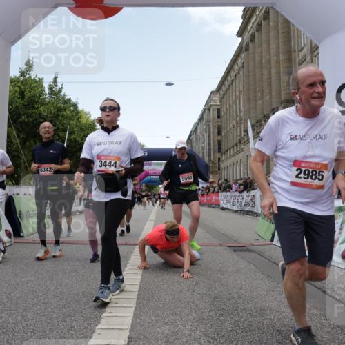 06.09.2026 - CURREX Alsterlauf Yannick Fuchs http://msf.ph/oto/10226126 06.09.2026 10:17:33 Ziel 2462, 2597, 2598, 2911, 2985, 3117, 3444, 3709, 5118, 5560, 5635, 5820, 5849, 6068, 6081, 6342, 6363, 8109 meine-sportfotos.de