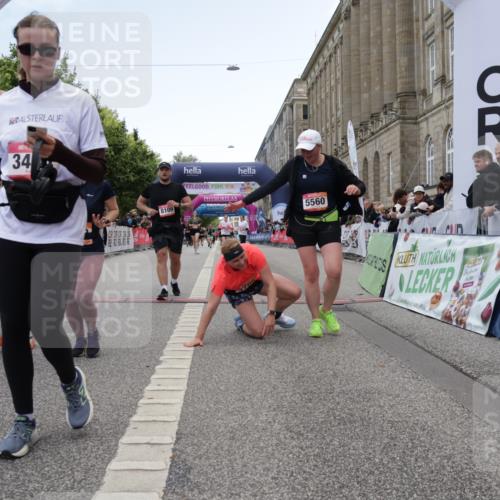 06.09.2026 - CURREX Alsterlauf Yannick Fuchs http://msf.ph/oto/10226129 06.09.2026 10:17:34 Ziel 2462, 2597, 2598, 2911, 2985, 3117, 3444, 3709, 5118, 5560, 5635, 5820, 5849, 6068, 6081, 6342, 6363, 8109 meine-sportfotos.de