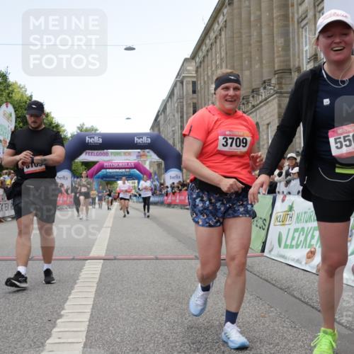 06.09.2026 - CURREX Alsterlauf Yannick Fuchs http://msf.ph/oto/10226131 06.09.2026 10:17:36 Ziel 2462, 2597, 2598, 2911, 2985, 3117, 3444, 3709, 5491, 5560, 5635, 5849, 6342, 6363, 8109 meine-sportfotos.de