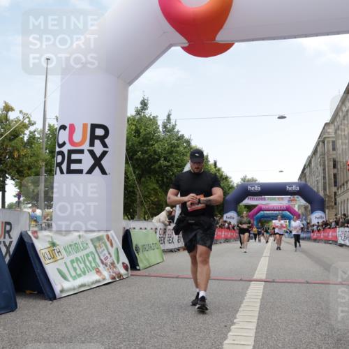 06.09.2026 - CURREX Alsterlauf Yannick Fuchs http://msf.ph/oto/10226132 06.09.2026 10:17:36 Ziel 2462, 2597, 2598, 2911, 2985, 3117, 3444, 3709, 5491, 5560, 5635, 5849, 6342, 6363, 8109 meine-sportfotos.de