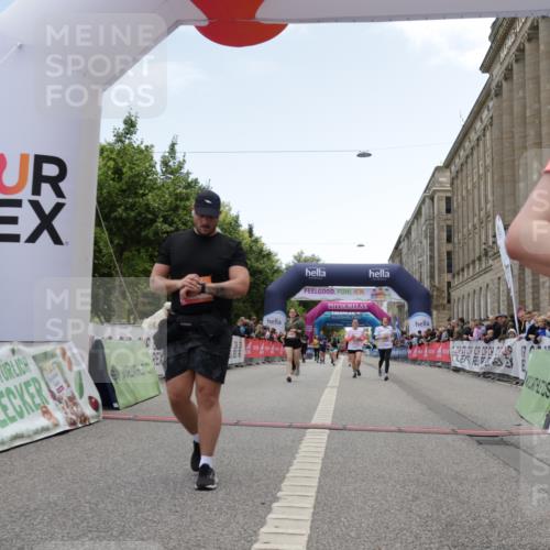 06.09.2026 - CURREX Alsterlauf Yannick Fuchs http://msf.ph/oto/10226134 06.09.2026 10:17:37 Ziel 2070, 2597, 2598, 2911, 2985, 3444, 3709, 3797, 3823, 5491, 5560, 5849, 6342, 6363, 8109 meine-sportfotos.de