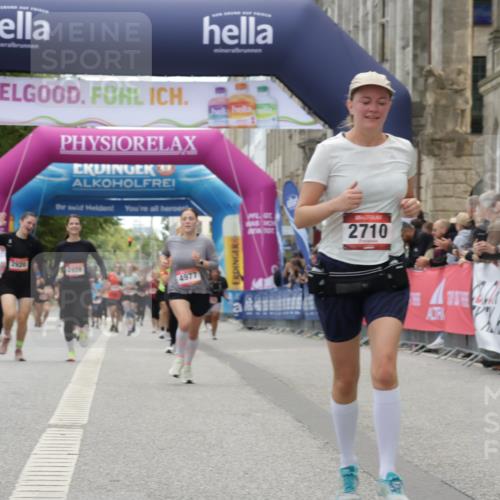 06.09.2026 - CURREX Alsterlauf Yannick Fuchs http://msf.ph/oto/10226209 06.09.2026 10:17:54 Ziel 2645, 2710, 2795, 3680, 3948, 4757, 4759, 4977, 5177 meine-sportfotos.de