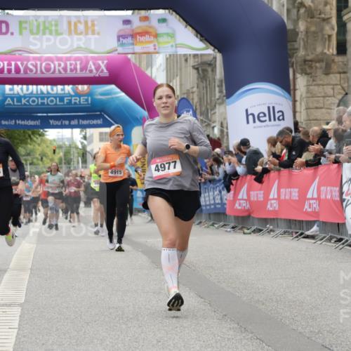 06.09.2026 - CURREX Alsterlauf Yannick Fuchs http://msf.ph/oto/10226217 06.09.2026 10:17:56 Ziel 2645, 2710, 2795, 2920, 2928, 3680, 3948, 4977, 5177 meine-sportfotos.de