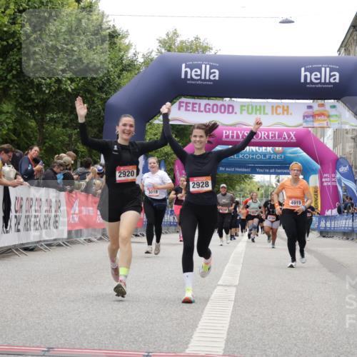 06.09.2026 - CURREX Alsterlauf Yannick Fuchs http://msf.ph/oto/10226228 06.09.2026 10:17:59 Ziel 2645, 2710, 2920, 2928, 3018, 4915, 4977 meine-sportfotos.de