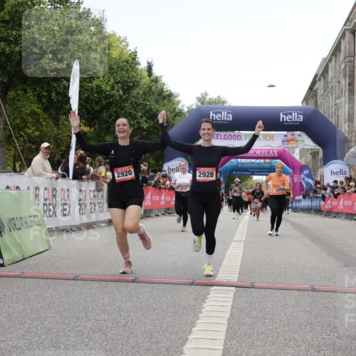 06.09.2026 - CURREX Alsterlauf Yannick Fuchs http://msf.ph/oto/10226234 06.09.2026 10:18:00 Ziel 2645, 2710, 2920, 2928, 3018, 4915, 4977 meine-sportfotos.de