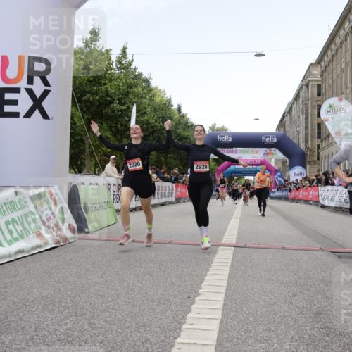 06.09.2026 - CURREX Alsterlauf Yannick Fuchs http://msf.ph/oto/10226237 06.09.2026 10:18:00 Ziel 2645, 2710, 2920, 2928, 3018, 4915, 4977 meine-sportfotos.de