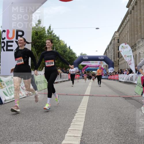 06.09.2026 - CURREX Alsterlauf Yannick Fuchs http://msf.ph/oto/10226242 06.09.2026 10:18:01 Ziel 2645, 2710, 2920, 2928, 3018, 3917, 4915, 4977 meine-sportfotos.de