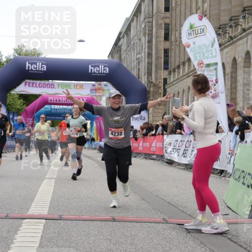 06.09.2026 - CURREX Alsterlauf Yannick Fuchs http://msf.ph/oto/10226278 06.09.2026 10:18:09 Ziel 1297, 2026, 2208, 2209, 3018, 3917, 4134, 4232, 4906, 4915 meine-sportfotos.de