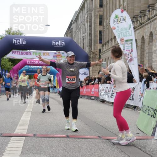 06.09.2026 - CURREX Alsterlauf Yannick Fuchs http://msf.ph/oto/10226279 06.09.2026 10:18:09 Ziel 1297, 2026, 2208, 2209, 3018, 3917, 4134, 4232, 4906, 4915 meine-sportfotos.de