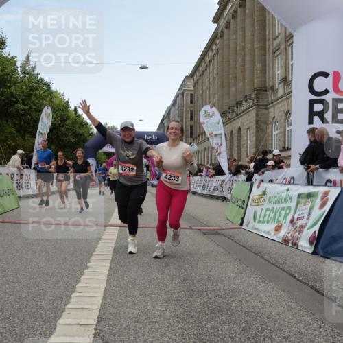 06.09.2026 - CURREX Alsterlauf Yannick Fuchs http://msf.ph/oto/10226286 06.09.2026 10:18:11 Ziel 1297, 2026, 2208, 2209, 2262, 3018, 3917, 4134, 4232, 4906, 4915, 6339, 8290 meine-sportfotos.de