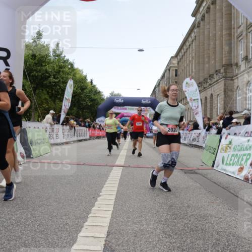 06.09.2026 - CURREX Alsterlauf Yannick Fuchs http://msf.ph/oto/10226298 06.09.2026 10:18:14 Ziel 1297, 2026, 2208, 2209, 2262, 3083, 4134, 4232, 4479, 4632, 4644, 4906, 5050, 6339, 8290 meine-sportfotos.de