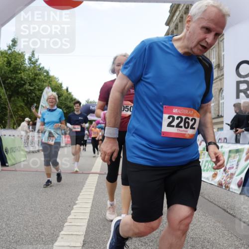 06.09.2026 - CURREX Alsterlauf Yannick Fuchs http://msf.ph/oto/10226321 06.09.2026 10:18:19 Ziel 2026, 2208, 2209, 2262, 2381, 3083, 3682, 3683, 4186, 4391, 4479, 4632, 4644, 5050, 5572, 6339, 8290 meine-sportfotos.de