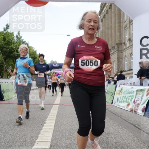 06.09.2026 - CURREX Alsterlauf Yannick Fuchs http://msf.ph/oto/10226323 06.09.2026 10:18:19 Ziel 2026, 2208, 2209, 2262, 2381, 3083, 3682, 3683, 4186, 4391, 4479, 4632, 4644, 5050, 5572, 6339, 8290 meine-sportfotos.de