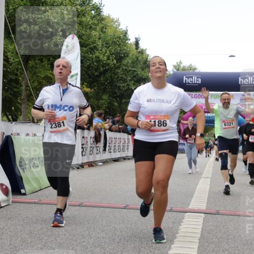 06.09.2026 - CURREX Alsterlauf Yannick Fuchs http://msf.ph/oto/10226347 06.09.2026 10:18:24 Ziel 2381, 2804, 3083, 3682, 3683, 4107, 4186, 4391, 4479, 4632, 4644, 4795, 4804, 5050, 5572, 5921, 6321, 6322 meine-sportfotos.de