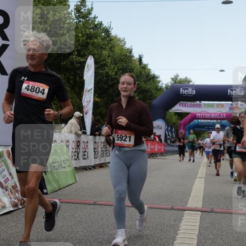 06.09.2026 - CURREX Alsterlauf Yannick Fuchs http://msf.ph/oto/10226364 06.09.2026 10:18:29 Ziel 2349, 2381, 2804, 2960, 3358, 3654, 4107, 4186, 4795, 4804, 5572, 5921, 6321, 6322 meine-sportfotos.de
