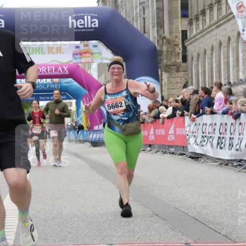 06.09.2026 - CURREX Alsterlauf Yannick Fuchs http://msf.ph/oto/10226510 06.09.2026 10:19:04 Ziel 3253, 3272, 4044, 4102, 5037, 5662, 6305 meine-sportfotos.de