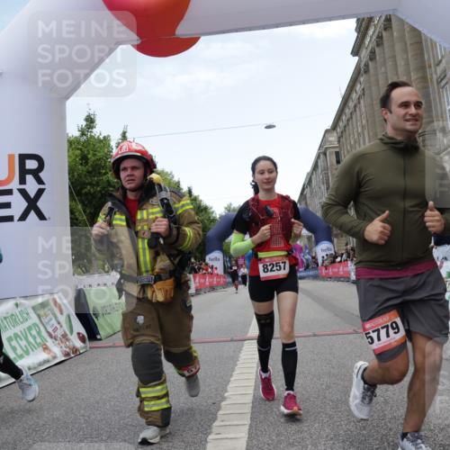 06.09.2026 - CURREX Alsterlauf Yannick Fuchs http://msf.ph/oto/10226532 06.09.2026 10:19:12 Ziel 2441, 4102, 5662, 5752, 5753, 5779, 8257 meine-sportfotos.de