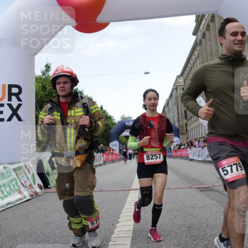 06.09.2026 - CURREX Alsterlauf Yannick Fuchs http://msf.ph/oto/10226533 06.09.2026 10:19:12 Ziel 2441, 4102, 5662, 5752, 5753, 5779, 8257 meine-sportfotos.de