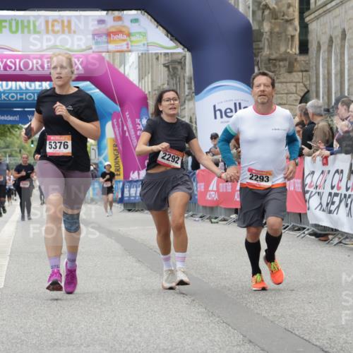 06.09.2026 - CURREX Alsterlauf Yannick Fuchs http://msf.ph/oto/10226574 06.09.2026 10:19:30 Ziel 2292, 2293, 3669, 3713, 5376, 5422, 5426, 5427, 5648, 5795 meine-sportfotos.de
