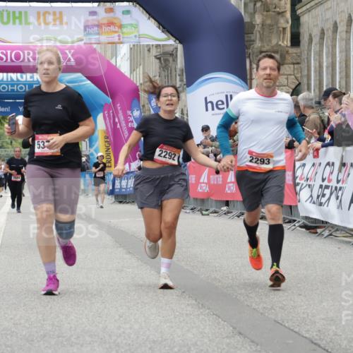 06.09.2026 - CURREX Alsterlauf Yannick Fuchs http://msf.ph/oto/10226575 06.09.2026 10:19:31 Ziel 2292, 2293, 3713, 5042, 5043, 5195, 5196, 5376, 5422, 5426, 5427, 5648, 5795 meine-sportfotos.de