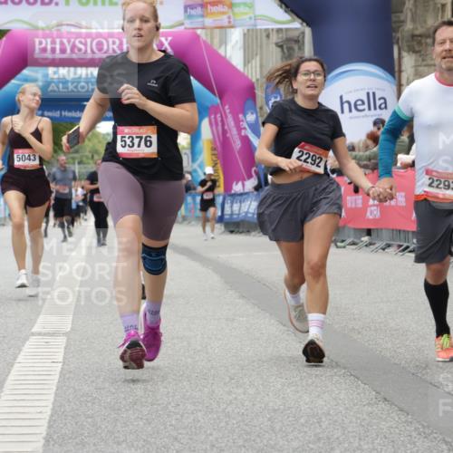 06.09.2026 - CURREX Alsterlauf Yannick Fuchs http://msf.ph/oto/10226577 06.09.2026 10:19:31 Ziel 2292, 2293, 3713, 5042, 5043, 5195, 5196, 5376, 5422, 5426, 5427, 5648, 5795 meine-sportfotos.de