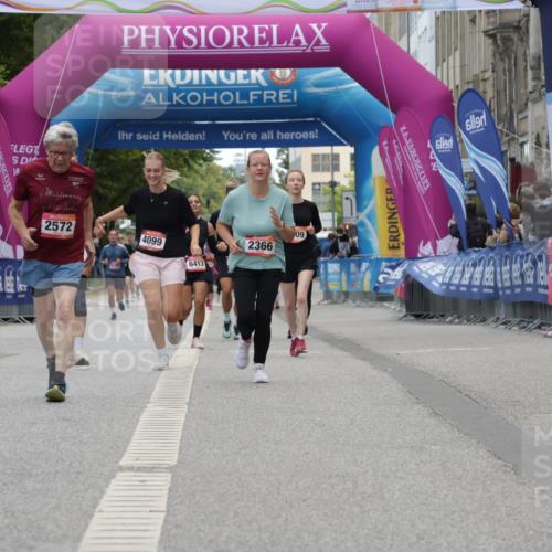 06.09.2026 - CURREX Alsterlauf Yannick Fuchs http://msf.ph/oto/10226728 06.09.2026 10:20:19 Ziel 2995, 3204, 3308, 5028, 5350 meine-sportfotos.de