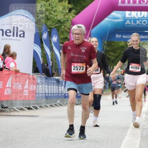 06.09.2026 - CURREX Alsterlauf Yannick Fuchs http://msf.ph/oto/10226730 06.09.2026 10:20:20 Ziel 2366, 2572, 2995, 3204, 3308, 5028, 5350 meine-sportfotos.de