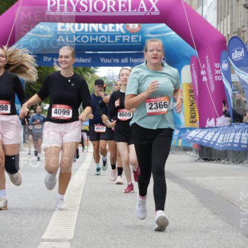 06.09.2026 - CURREX Alsterlauf Yannick Fuchs http://msf.ph/oto/10226738 06.09.2026 10:20:21 Ziel 2366, 2572, 2995, 3204, 3308, 4098, 4099, 5028, 5350 meine-sportfotos.de