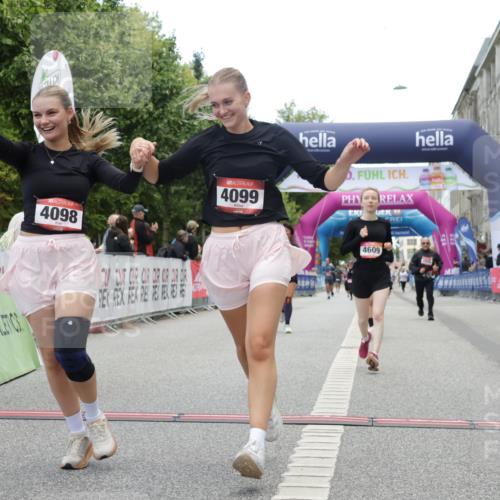 06.09.2026 - CURREX Alsterlauf Yannick Fuchs http://msf.ph/oto/10226759 06.09.2026 10:20:26 Ziel 2366, 2572, 4098, 4099, 4609, 5305, 6413 meine-sportfotos.de