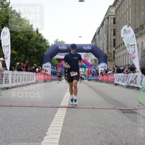 06.09.2026 - CURREX Alsterlauf Yannick Fuchs http://msf.ph/oto/10226792 06.09.2026 10:20:35 Ziel 3026, 4609, 4635, 5305, 6413 meine-sportfotos.de