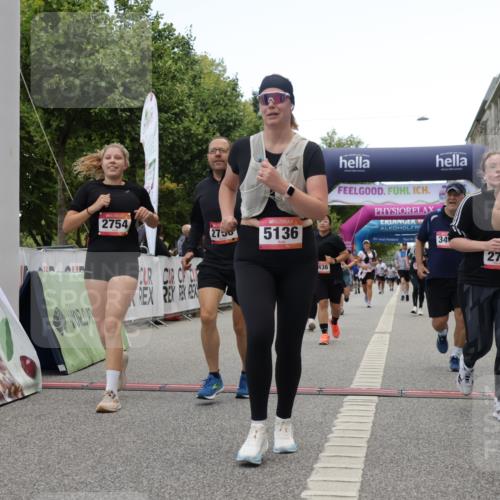 06.09.2026 - CURREX Alsterlauf Yannick Fuchs http://msf.ph/oto/10226896 06.09.2026 10:21:05 Ziel 2754, 2755, 2757, 2885, 3406, 3495, 3579, 4436, 4562, 5136, 5562, 5806, 6403, 6404 meine-sportfotos.de